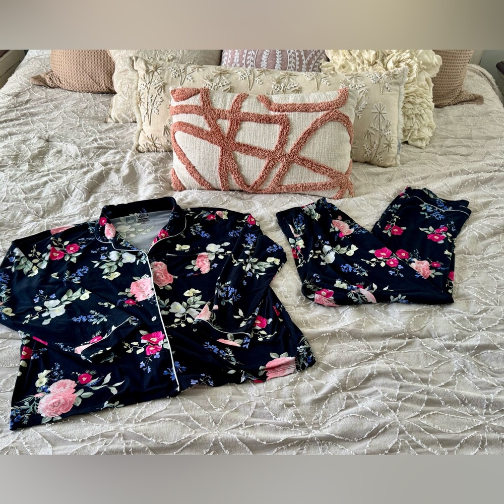 Flora Nikrooz Black Floral Pajama Set Large